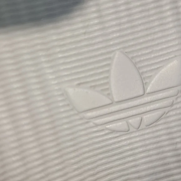 NEW Adidas Adilette 22 Women's Slides Size 8.5 White Minimalist Streetwear Avant - Picture 7 of 9